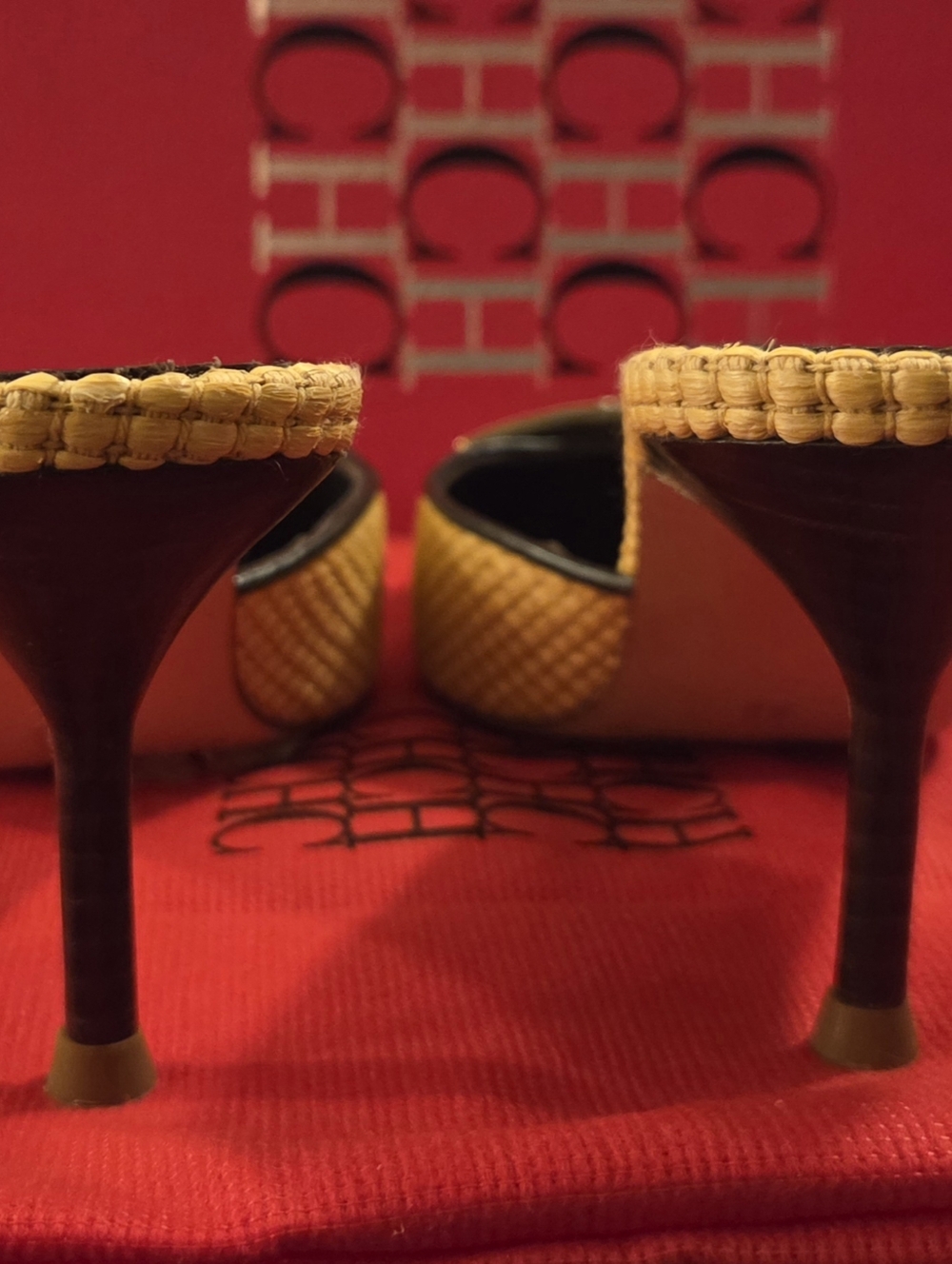 CH Carolina Herrera Beige Woven Pointed Toe Stiletto Mules Heels Size 38 - Picture 4 of 9